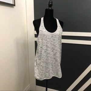 Lululemon woman’s athletic top Sz 12
